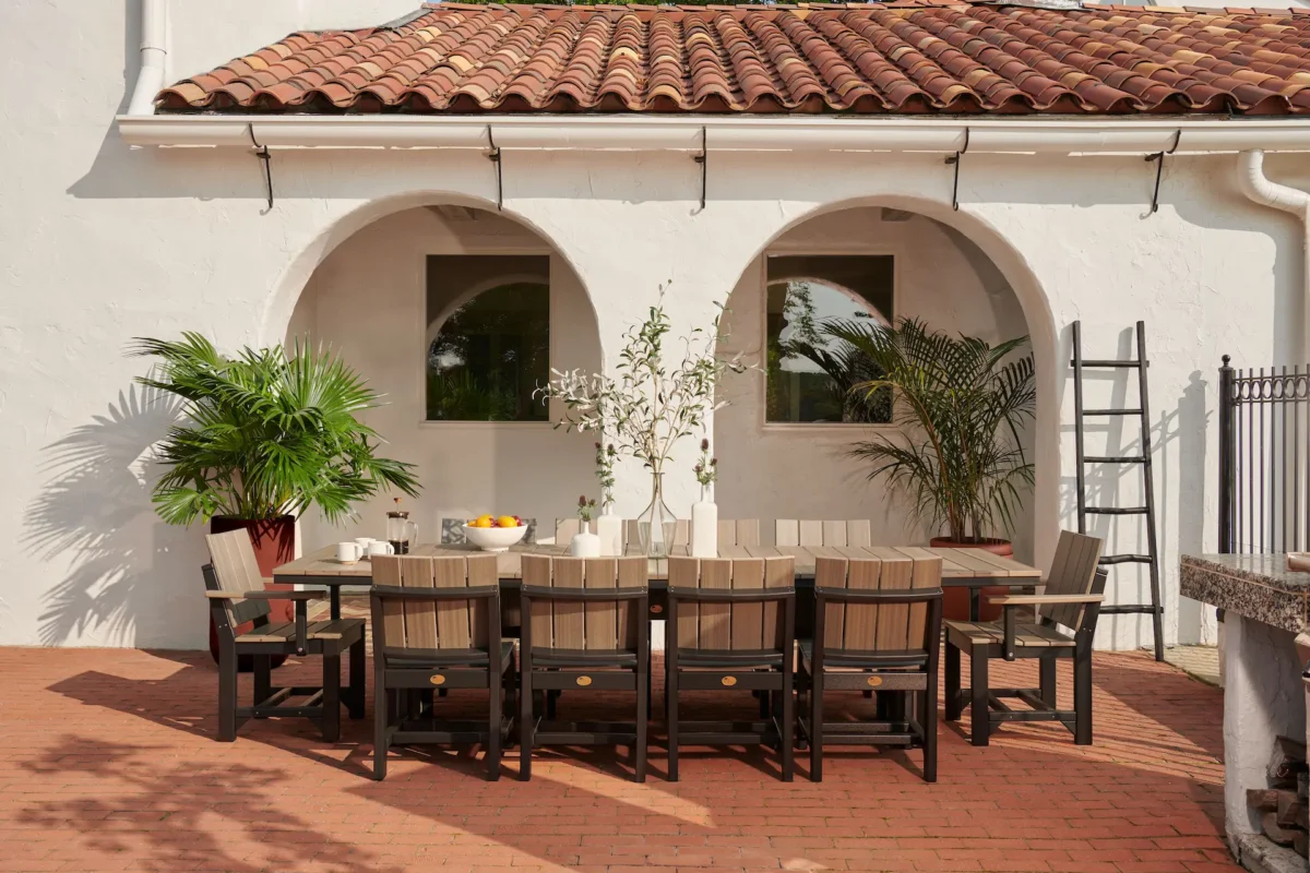 Urban Dining Table (4’ x 10’ Oval)